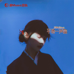 美女露出㊙️胸奶头亲吻
